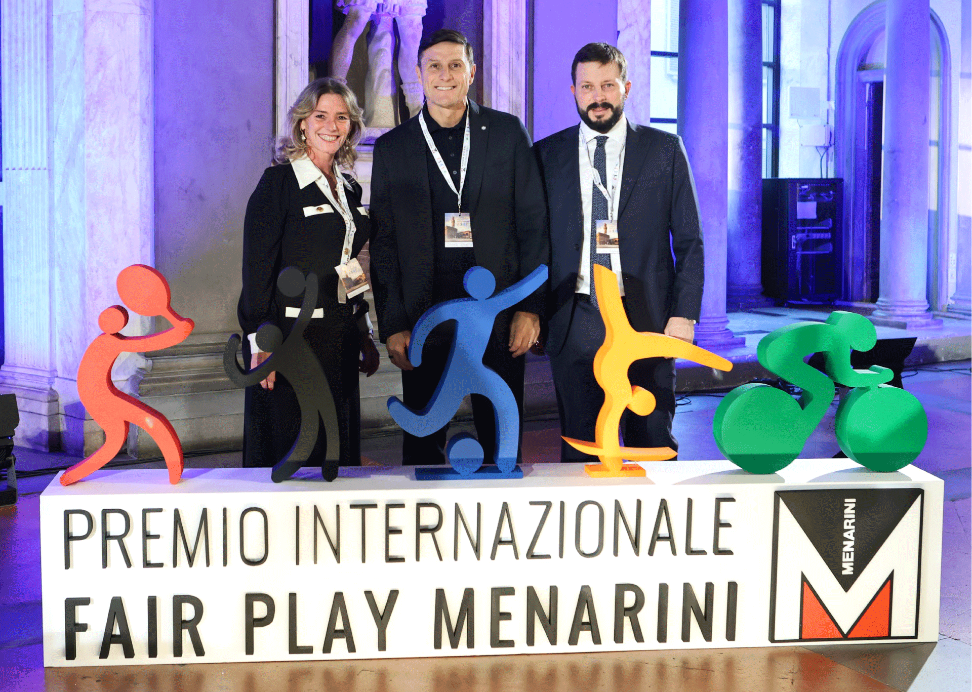 01-Premio-Internazionale-Fair-Play-Menarini-2024_Valeria-Speroni-Cardi-Javier-Zanetti-Filippo-Paganelli.jpg