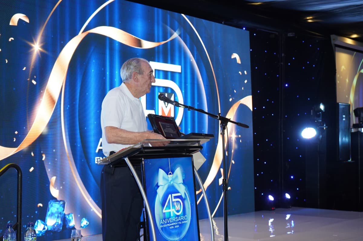 Menarini Centroamérica y el Caribe celebra 45 años de trayectoria con un homenaje a su Director General 0
