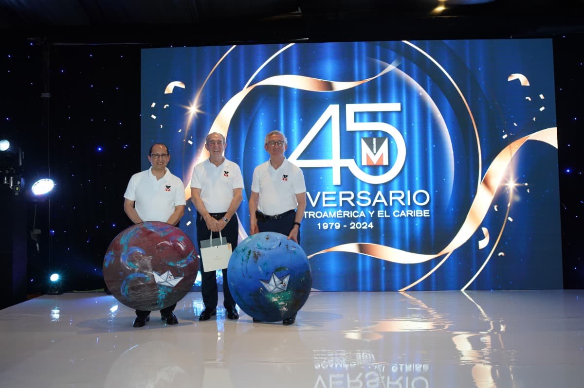 Menarini Centroamérica y el Caribe celebra 45 años de trayectoria con un homenaje a su Director General 3